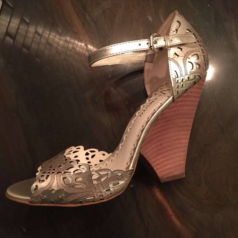 EUC: Vintage Vince Camuto Metallic Heels: Amazing!